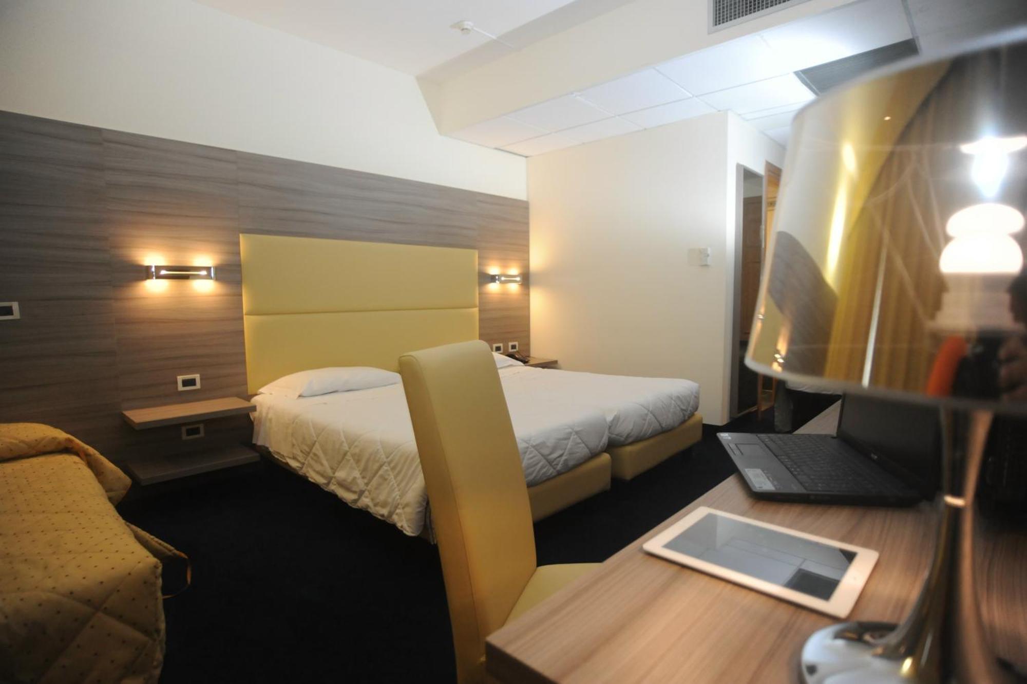 פיאנו רומאנו Palace Inn Rome Fiano חדר תמונה