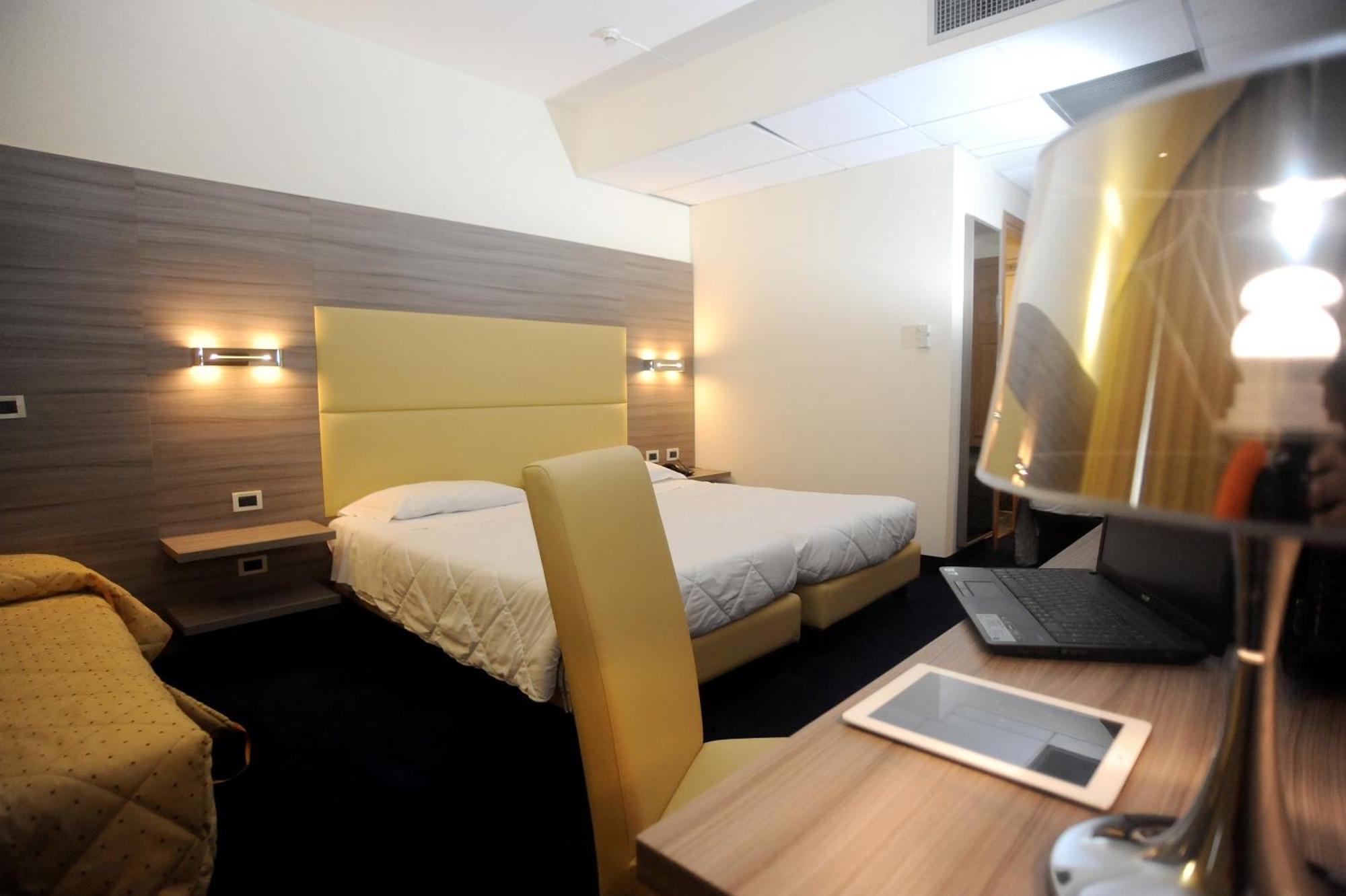 פיאנו רומאנו Palace Inn Rome Fiano חדר תמונה