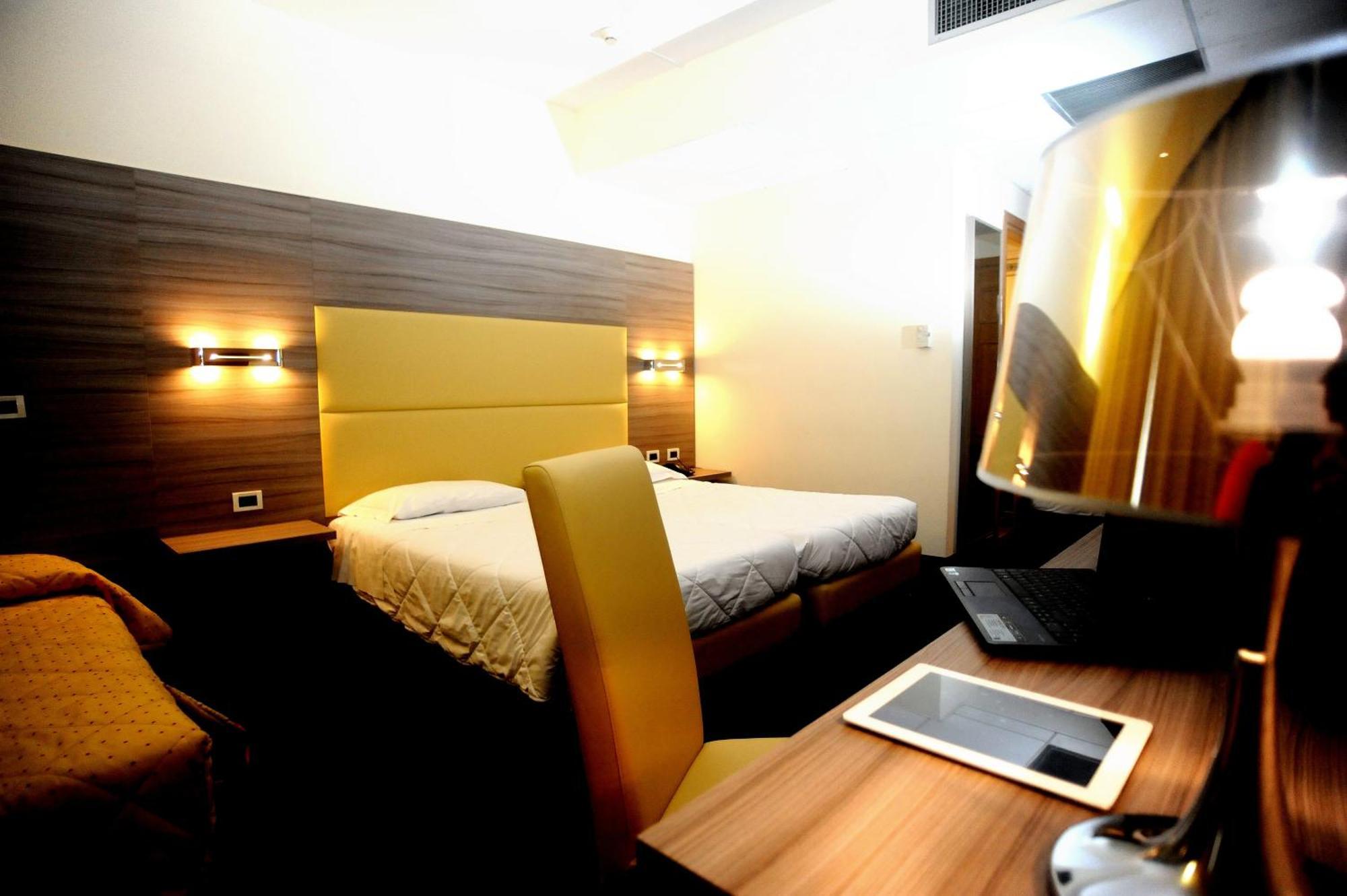 פיאנו רומאנו Palace Inn Rome Fiano חדר תמונה